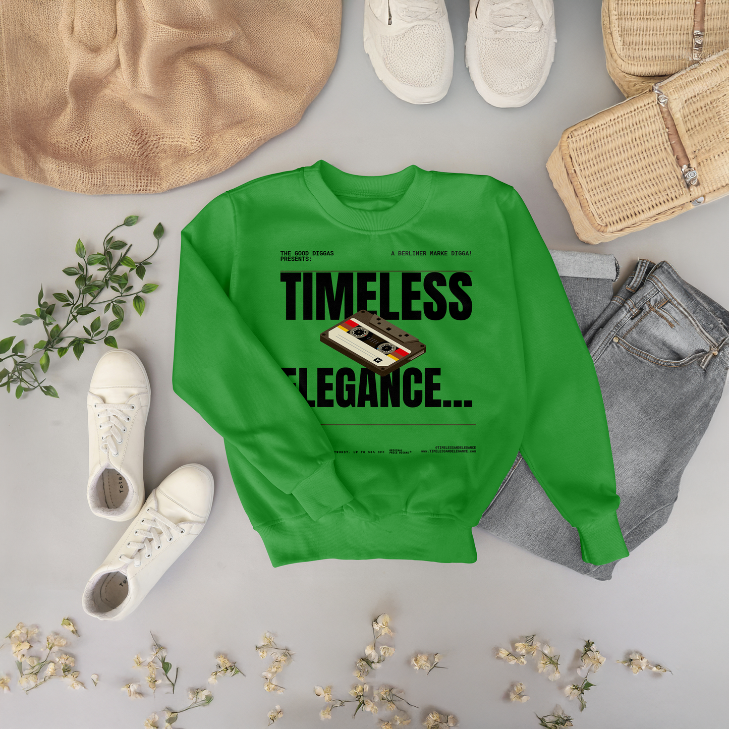 Timeless Retro Front Sweatshirt (Black)