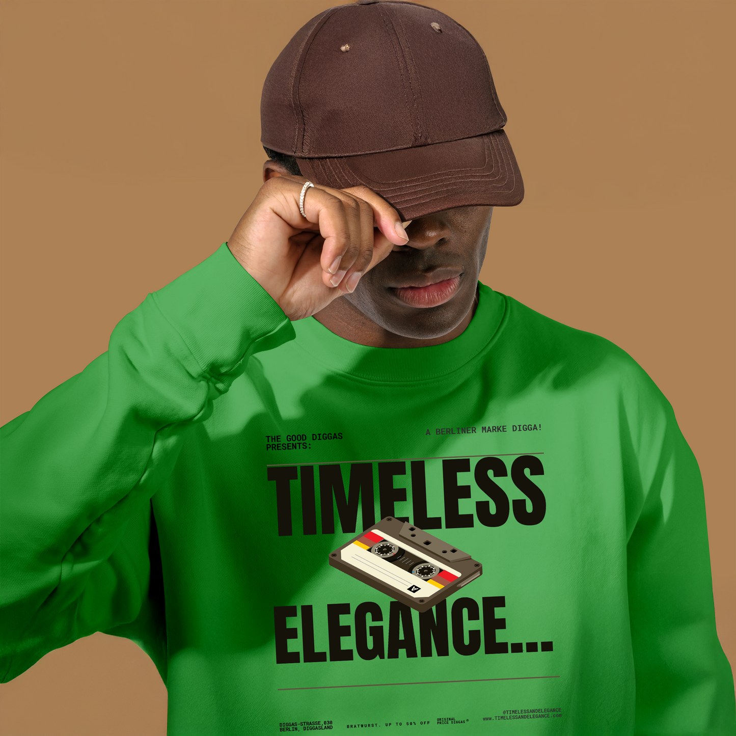 Timeless Retro Front Sweatshirt (Black)