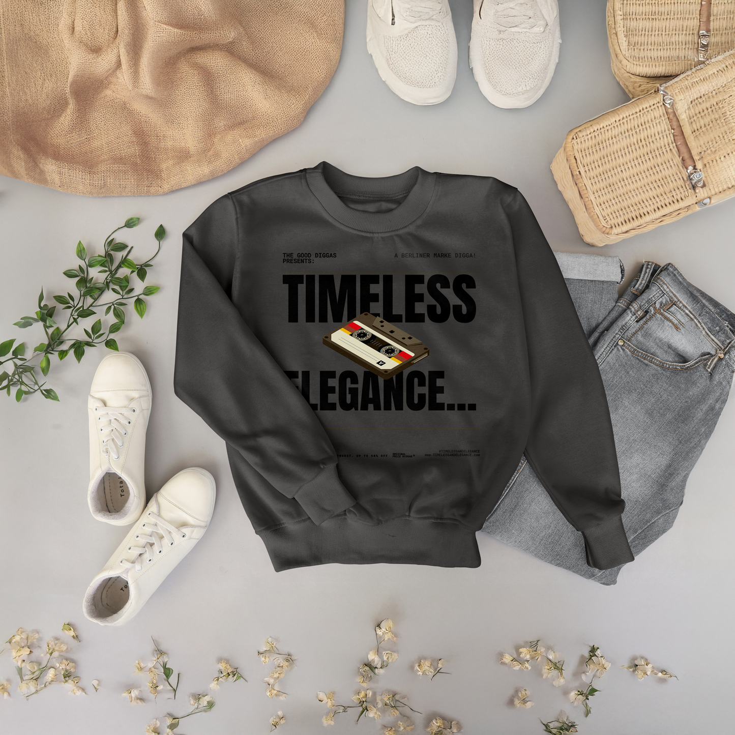 Timeless Retro Front Sweatshirt (Black)