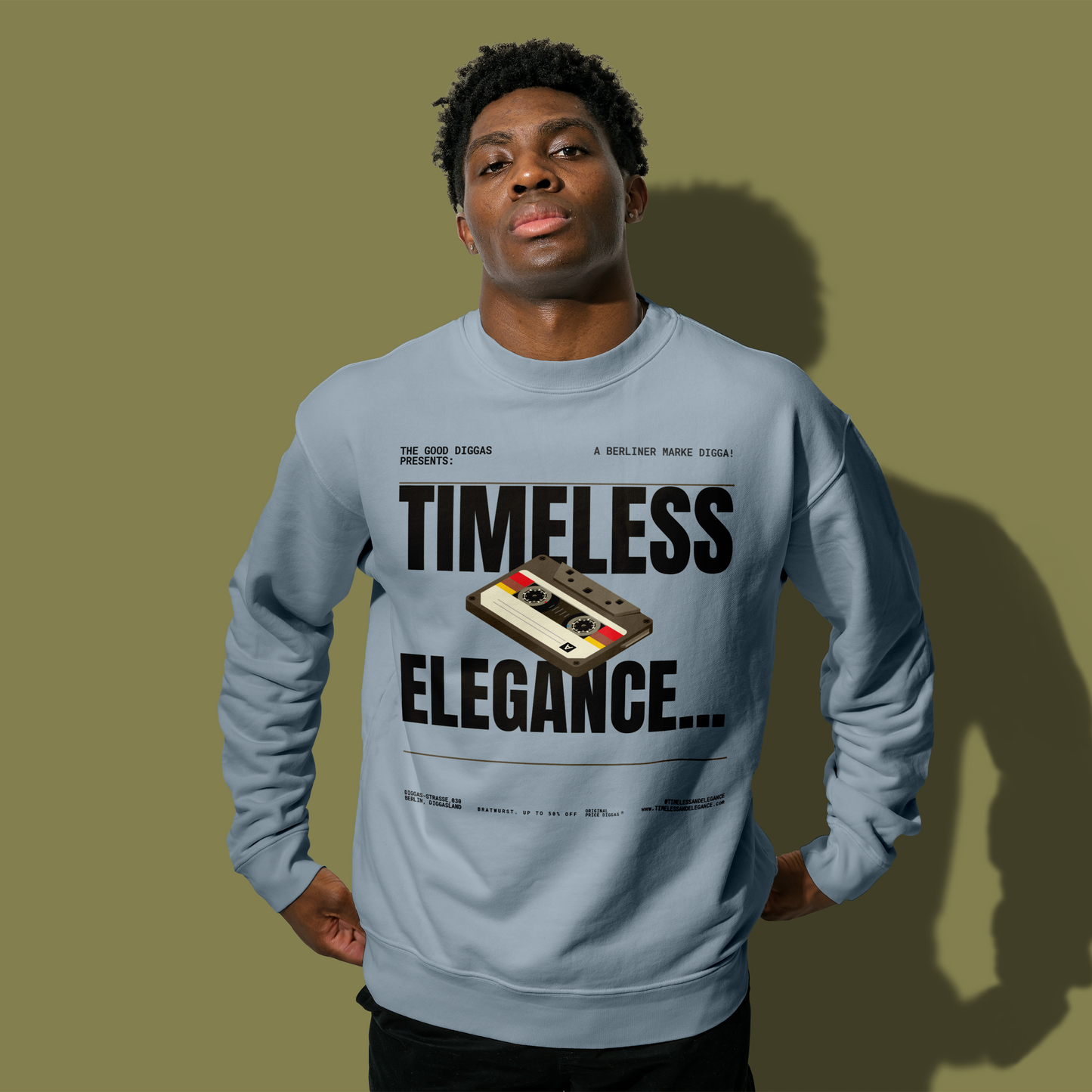 Timeless Retro Front Sweatshirt (Black)