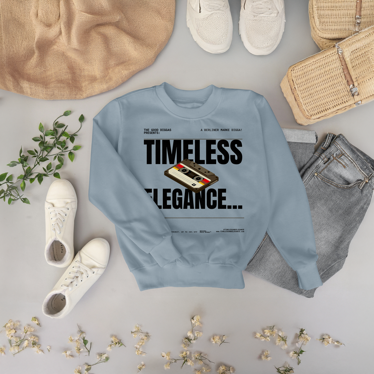 Timeless Retro Front Sweatshirt (Black)