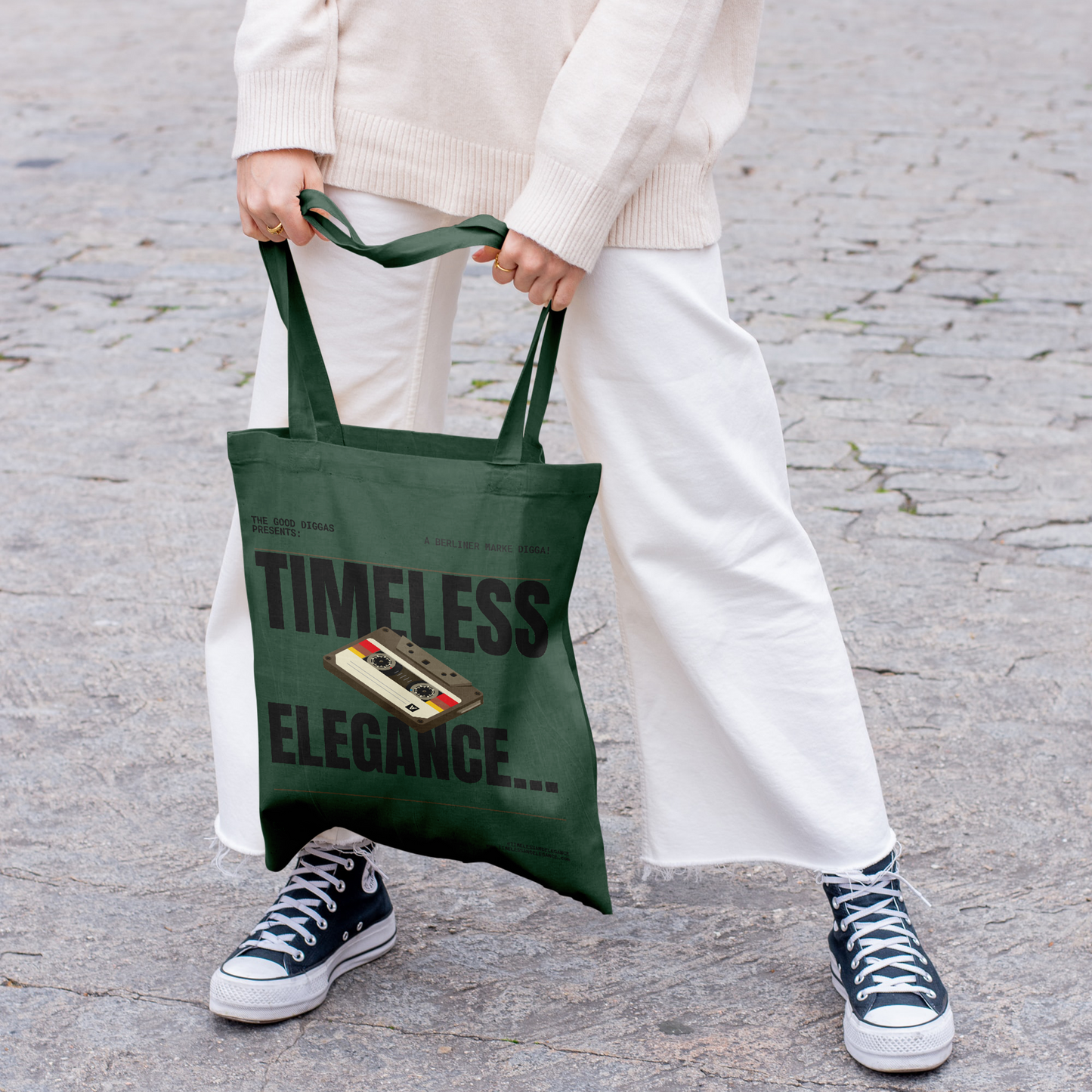 Timeless Retro Tote – Black