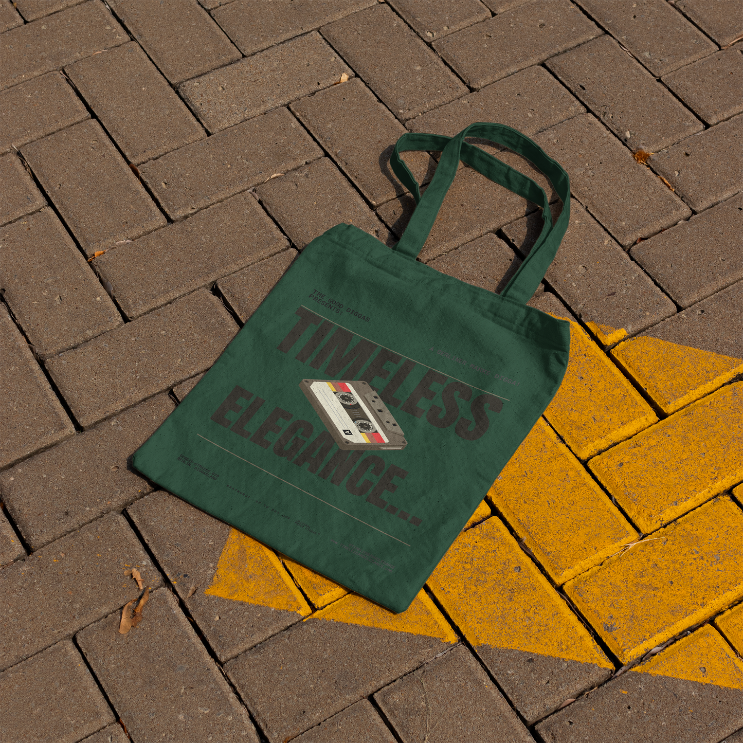 Timeless Retro Tote – Black