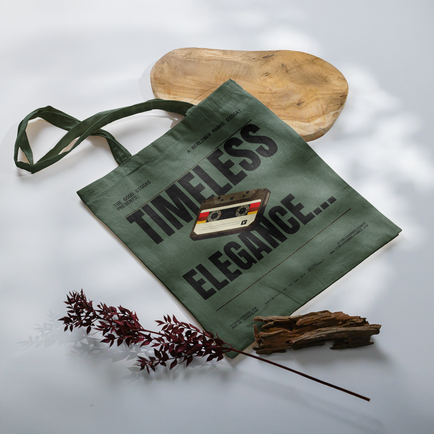 Timeless Retro Tote – Black