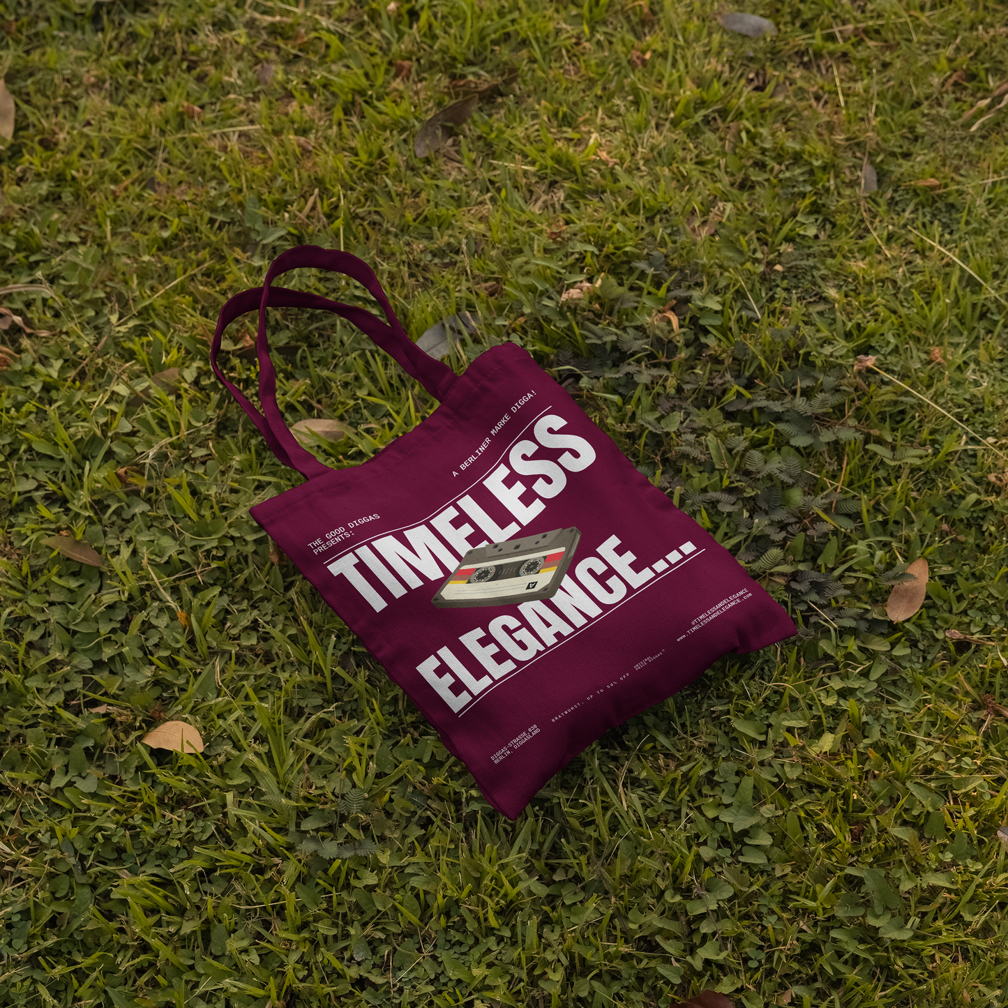 Timeless Retro Tote – White