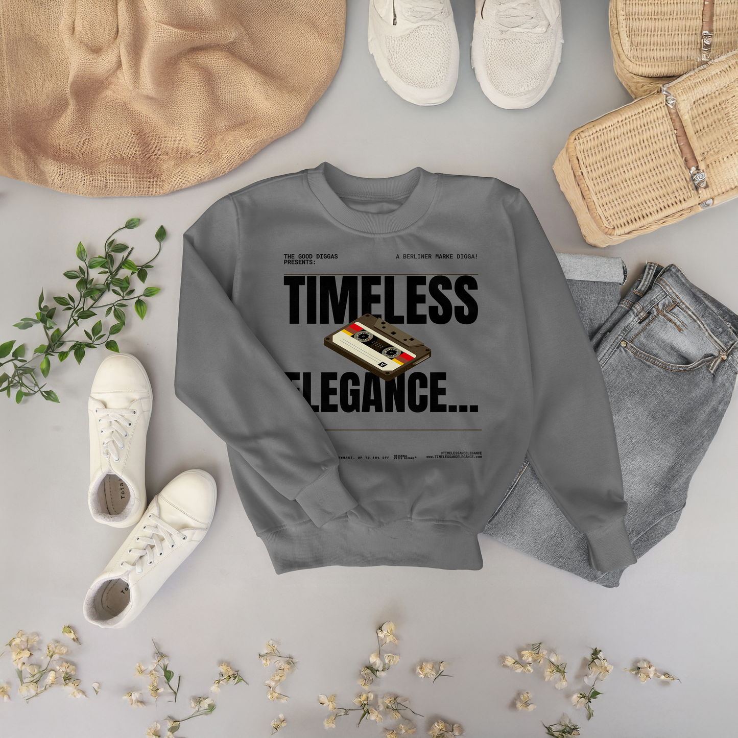 Timeless Retro Front Sweatshirt (Black)