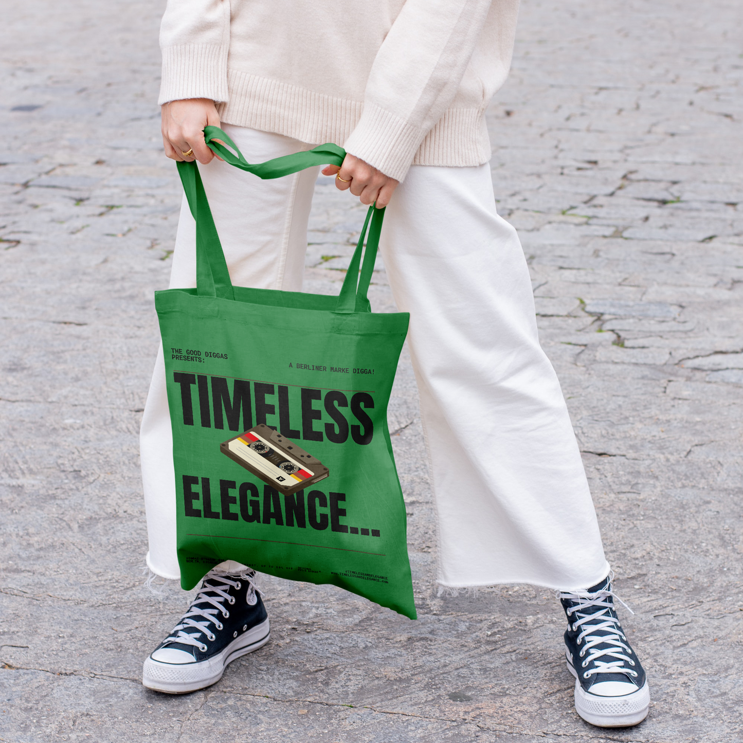 Timeless Retro Tote – Black