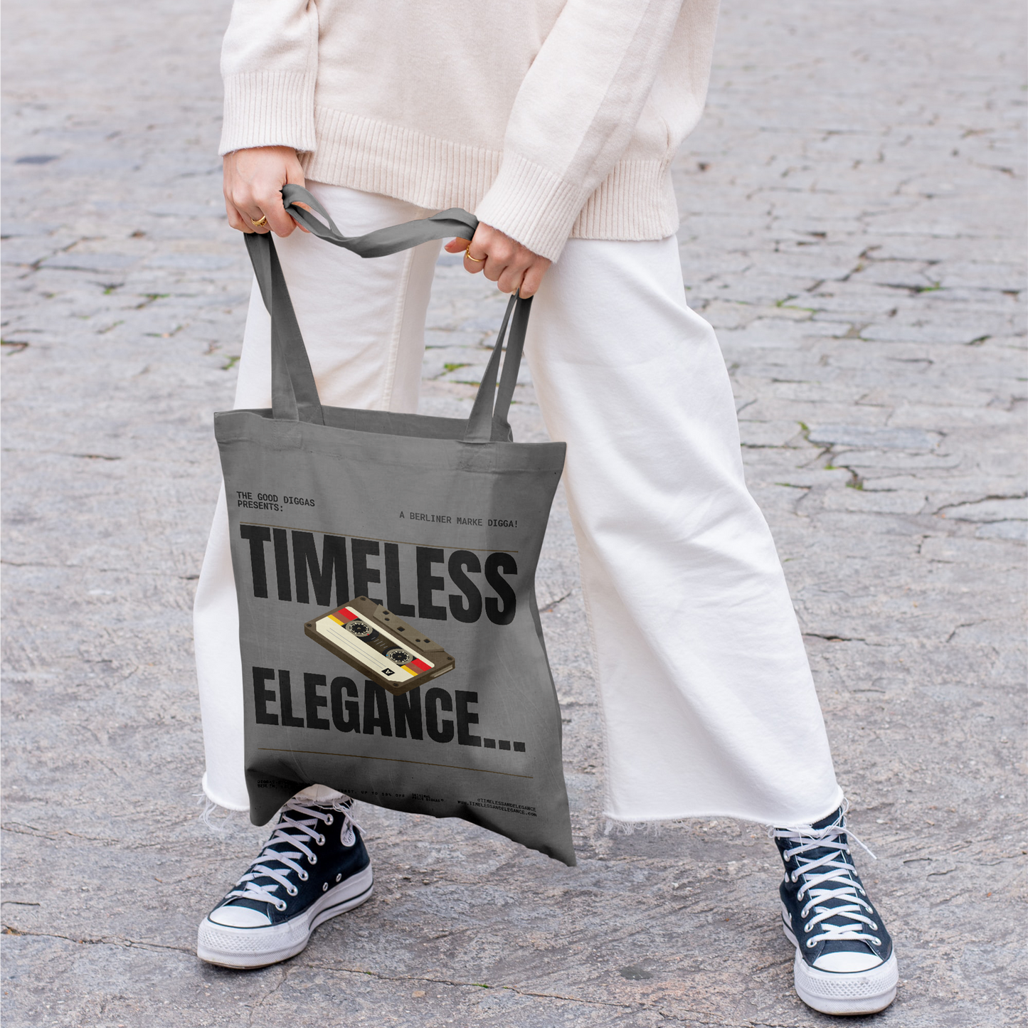 Timeless Retro Tote – Black