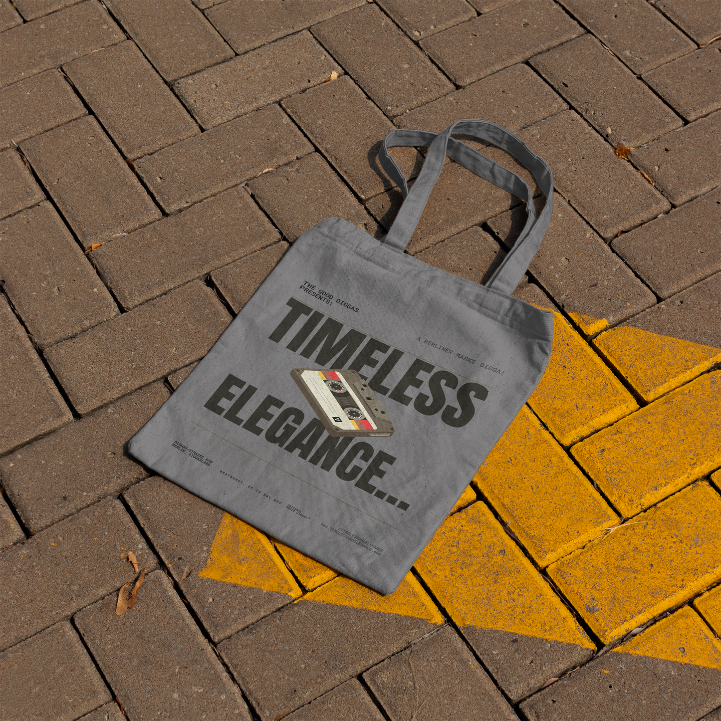 Timeless Retro Tote – Black