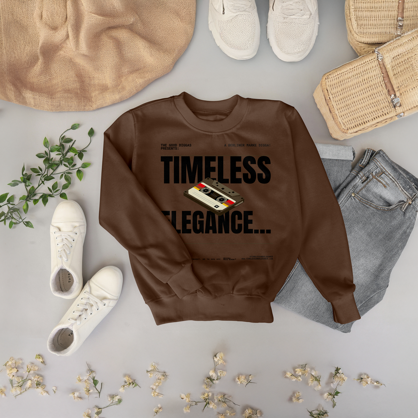 Timeless Retro Front Sweatshirt (Black)