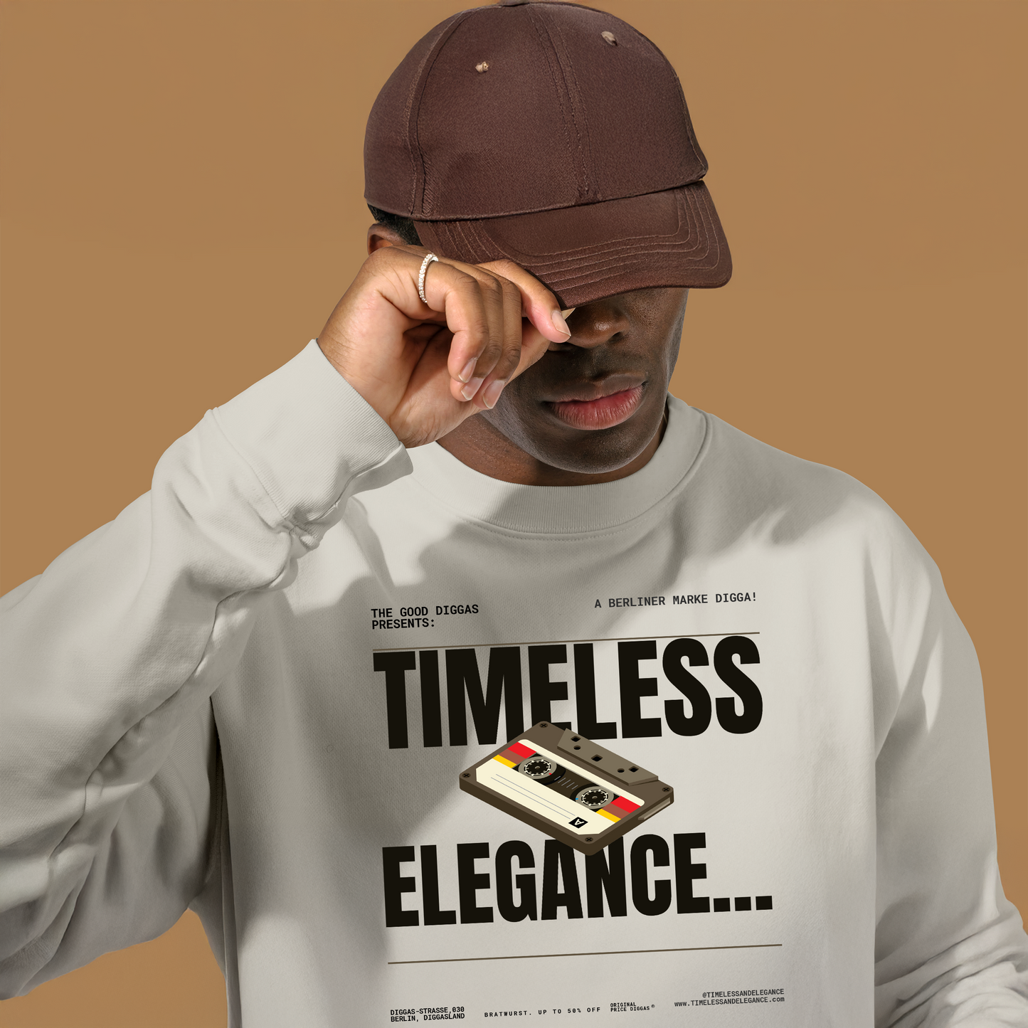 Timeless Retro Front Sweatshirt (Black)