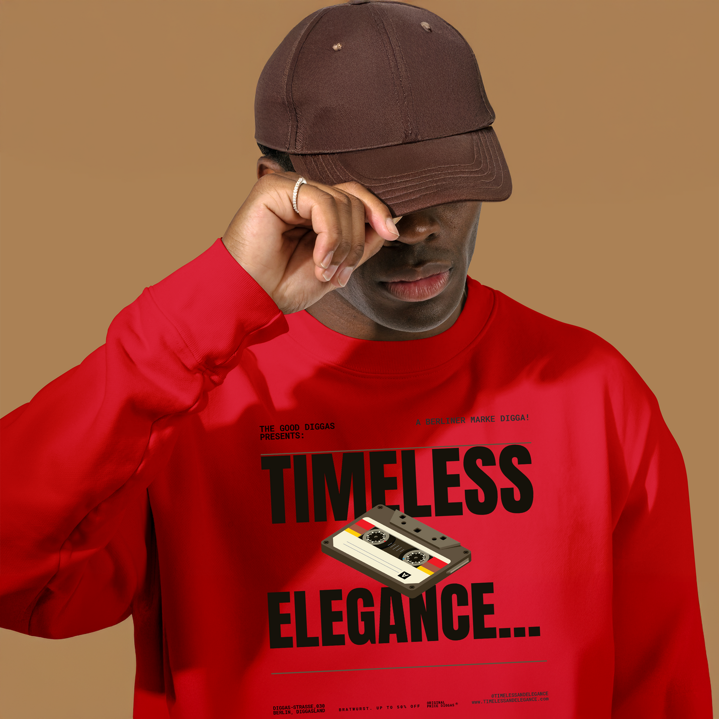 Timeless Retro Front Sweatshirt (Black)