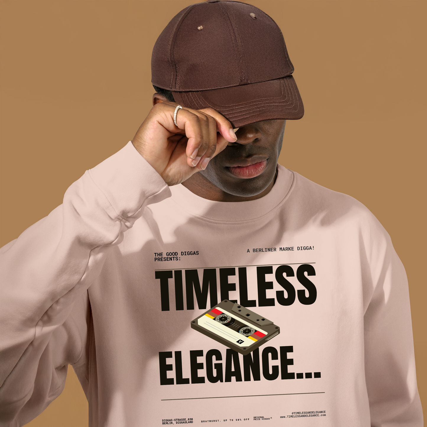 Timeless Retro Front Sweatshirt (Black)