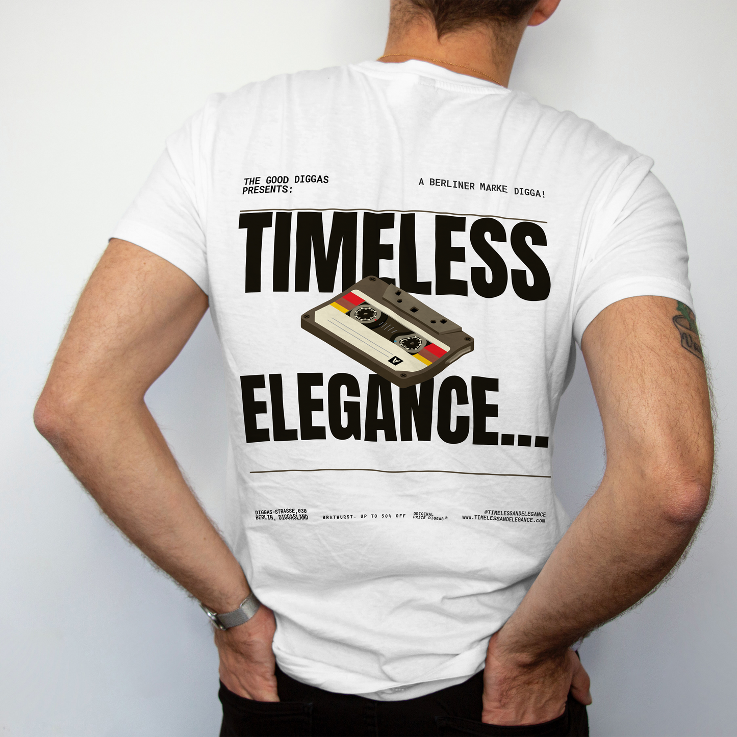 Timeless Retro With Logo T-Shirt (Black)