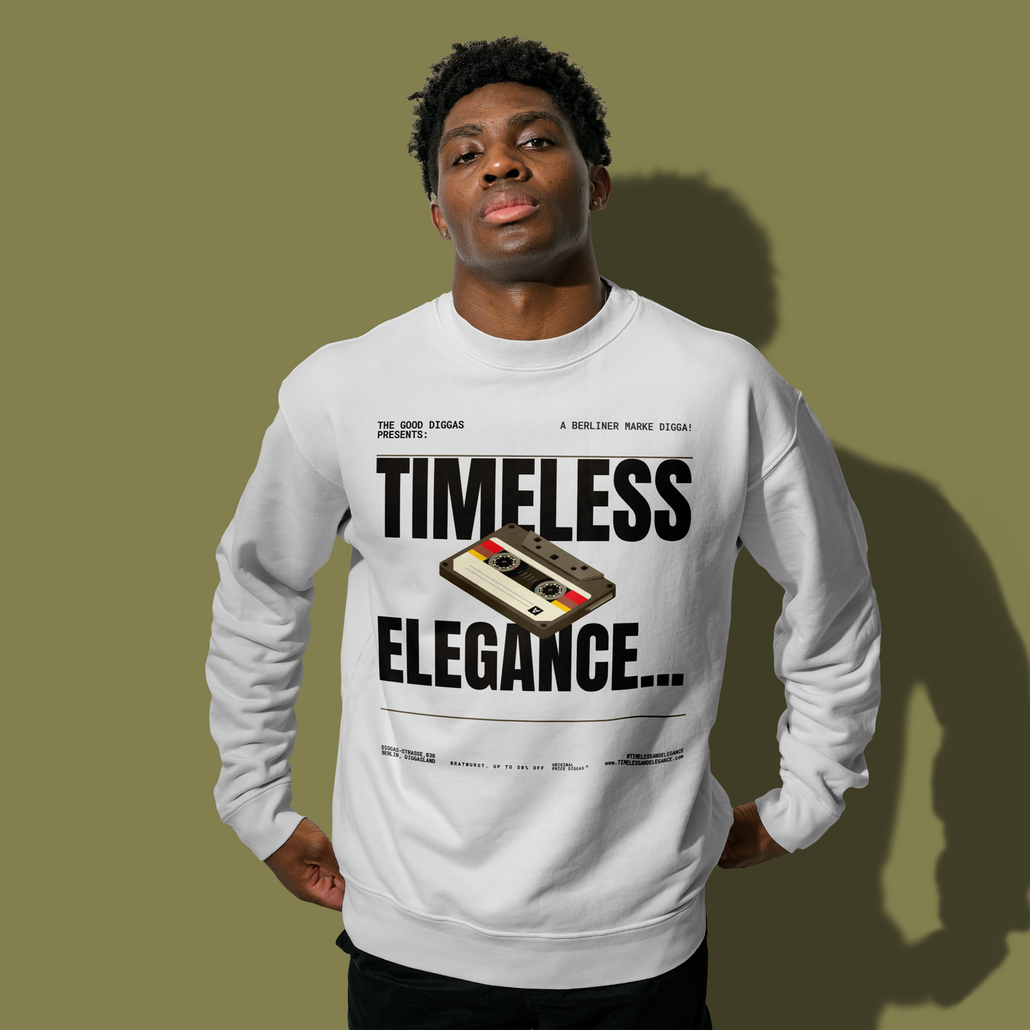 Timeless Retro Front Sweatshirt (Black)