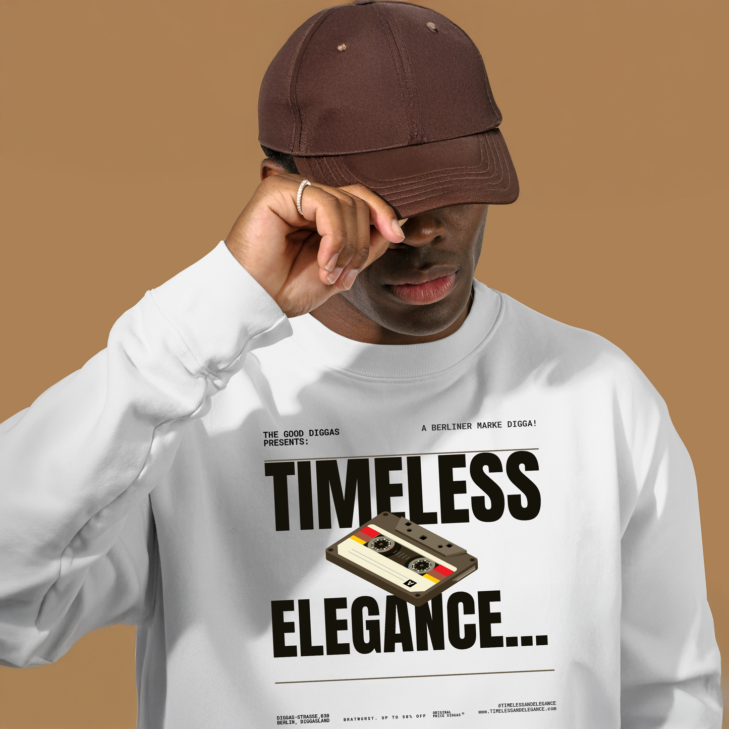 Timeless Retro Front Sweatshirt (Black)